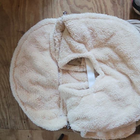 BNWOT baby car seat or st home sleeping snugly. - Picture 3 of 9